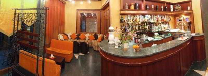 Nov Hotel Тирана Ресторан фото