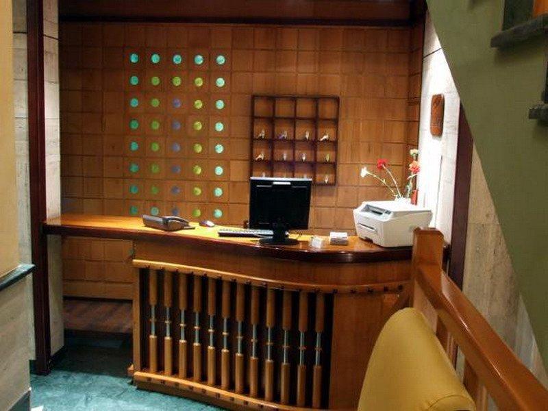Nov Hotel Тирана Экстерьер фото