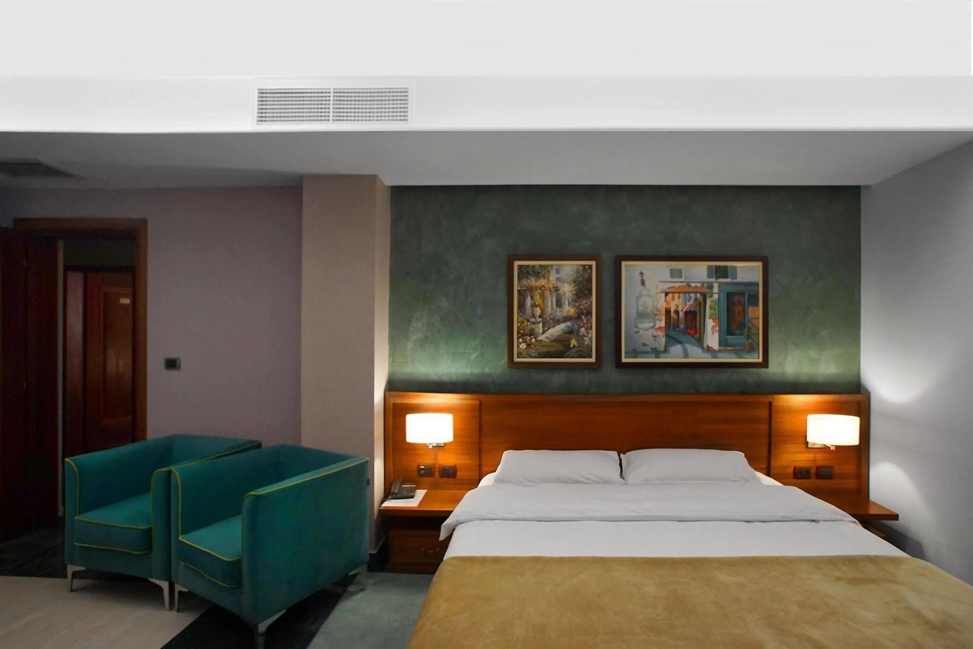 Nov Hotel Тирана Экстерьер фото