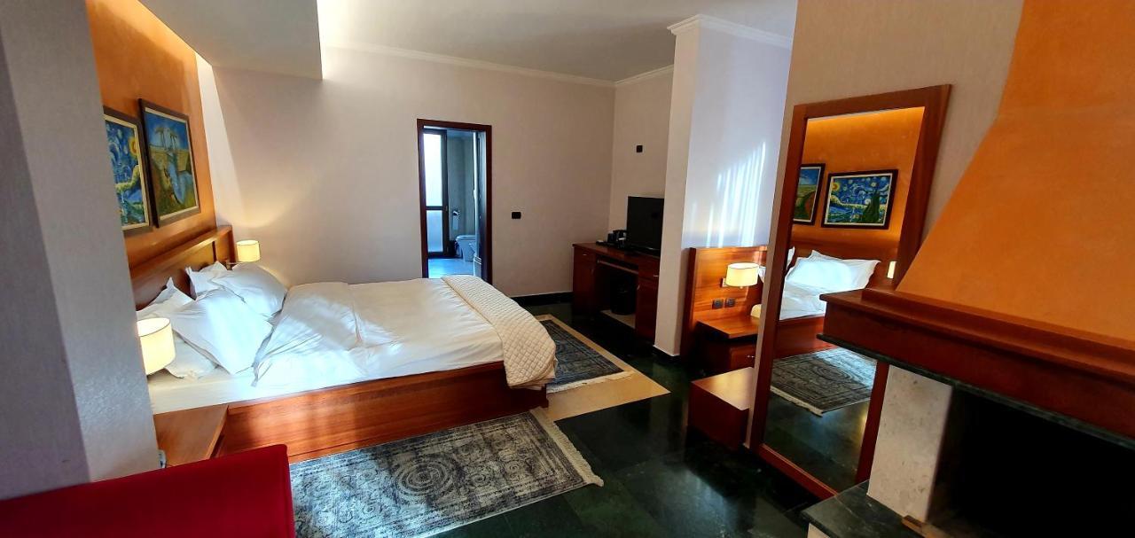 Nov Hotel Тирана Экстерьер фото