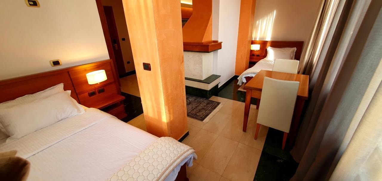 Nov Hotel Тирана Экстерьер фото