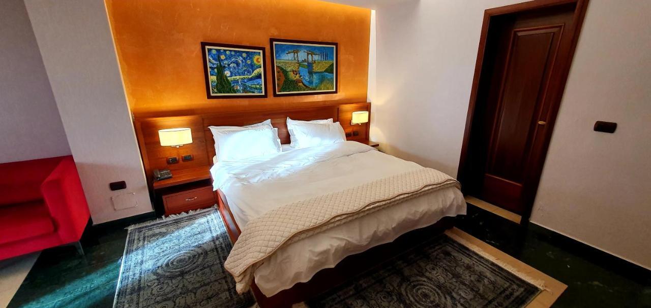 Nov Hotel Тирана Экстерьер фото