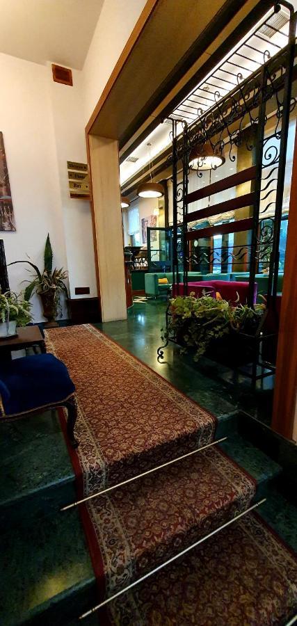 Nov Hotel Тирана Экстерьер фото