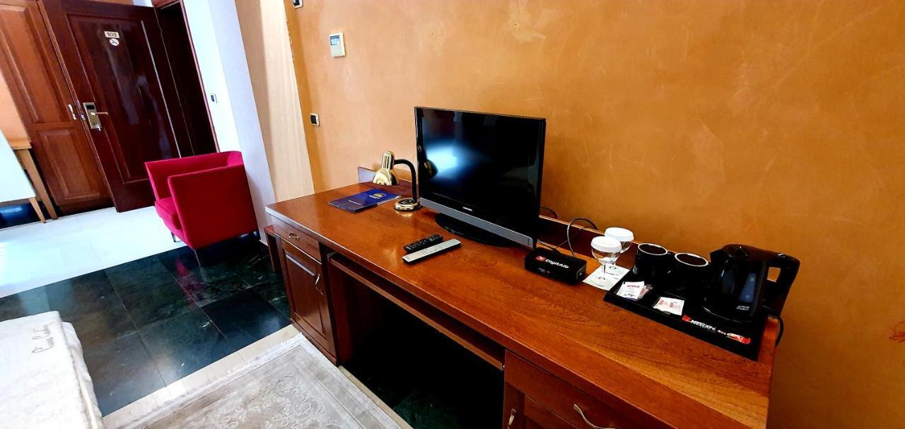 Nov Hotel Тирана Экстерьер фото