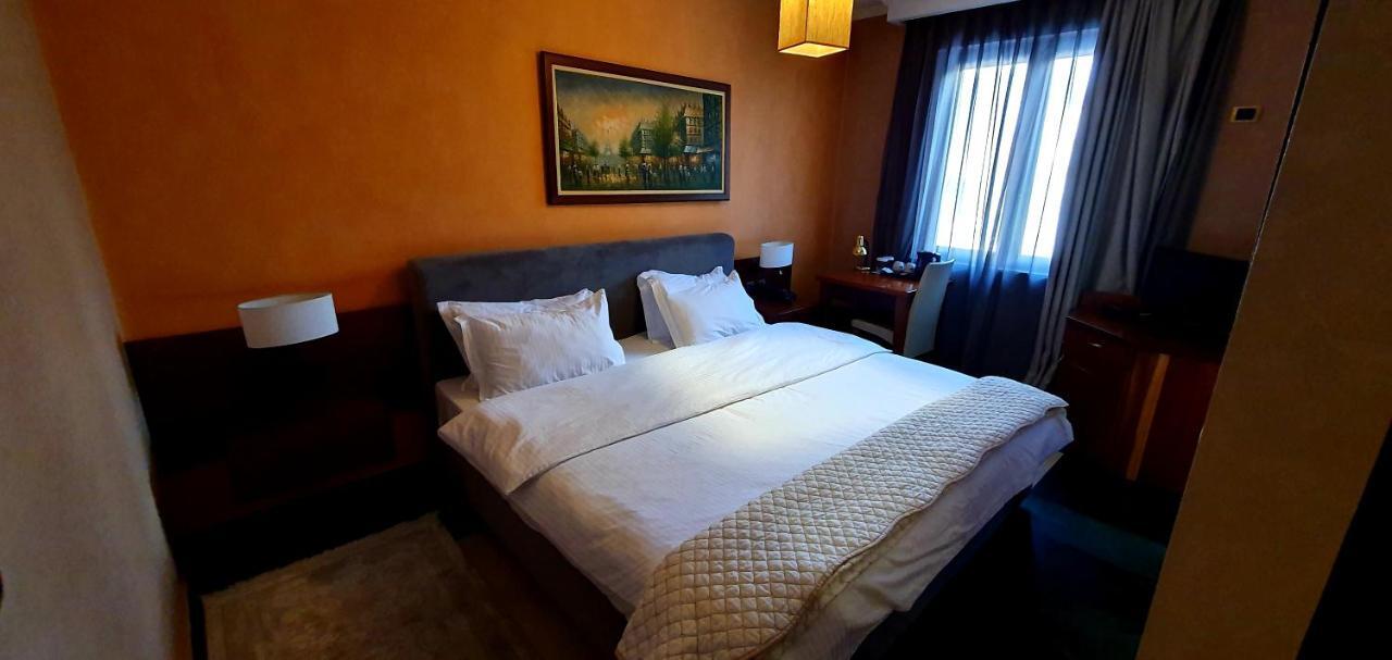 Nov Hotel Тирана Экстерьер фото
