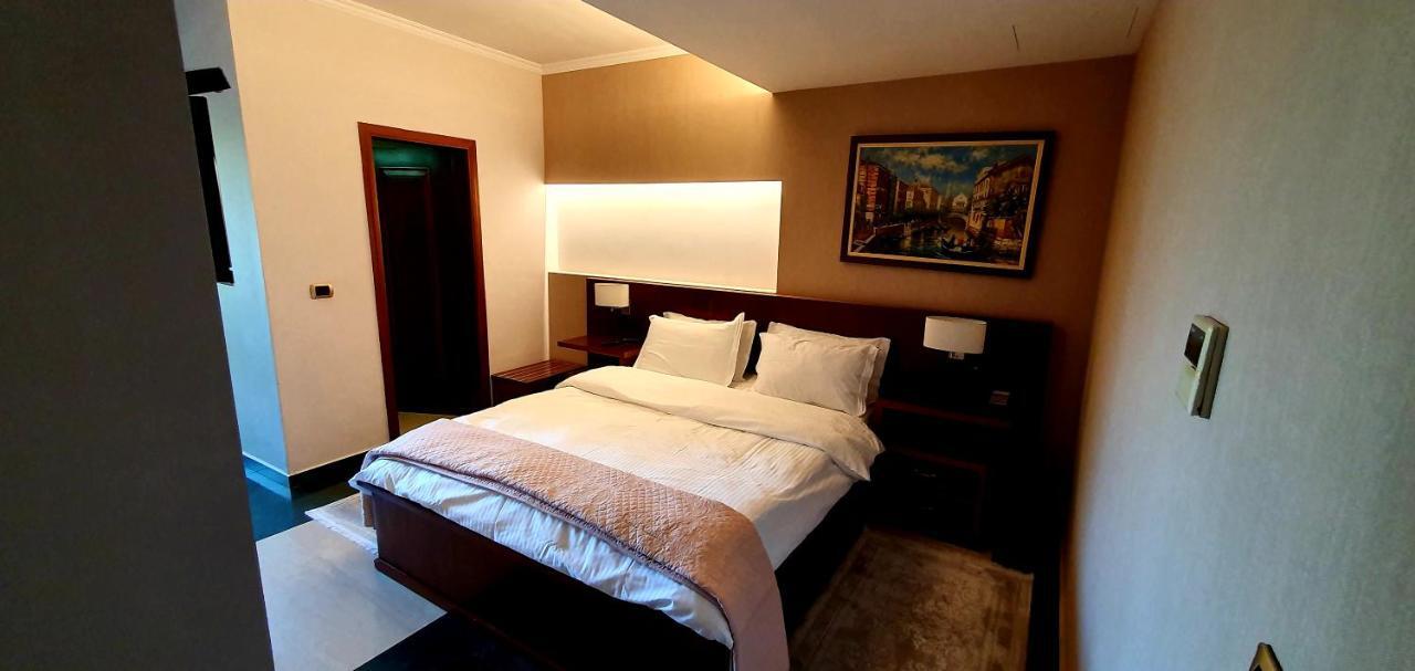 Nov Hotel Тирана Экстерьер фото