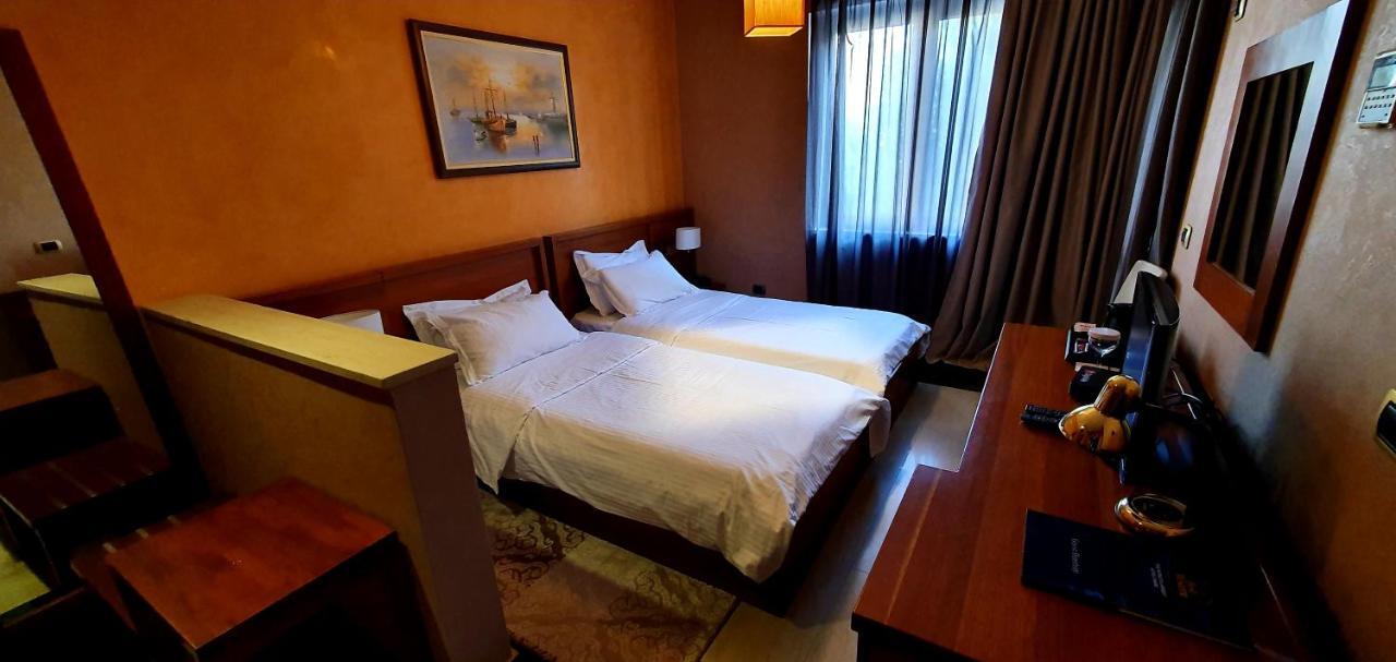 Nov Hotel Тирана Экстерьер фото