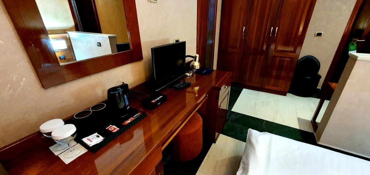 Nov Hotel Тирана Экстерьер фото