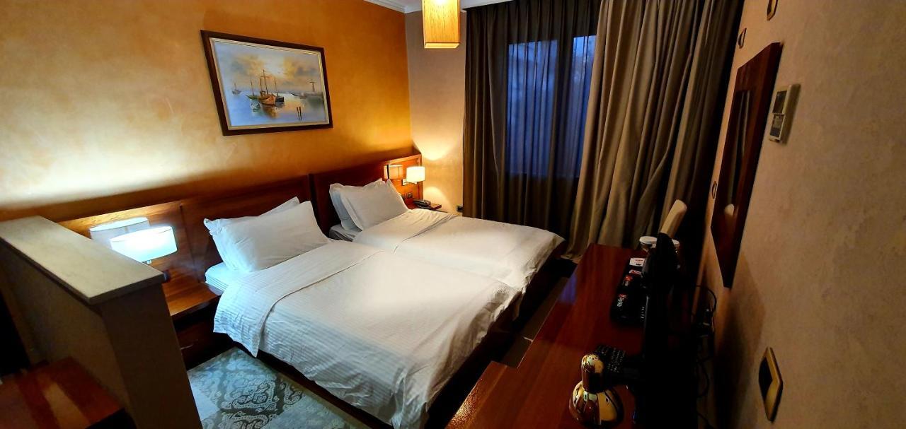 Nov Hotel Тирана Экстерьер фото