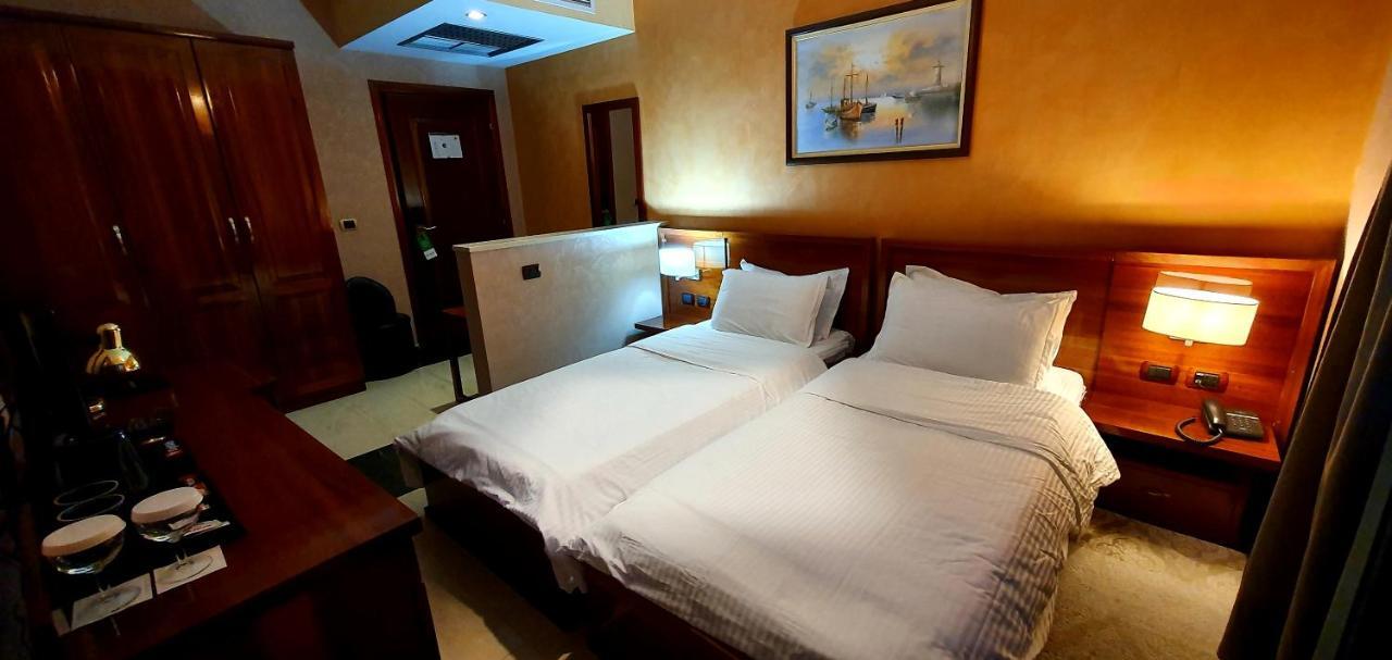 Nov Hotel Тирана Экстерьер фото
