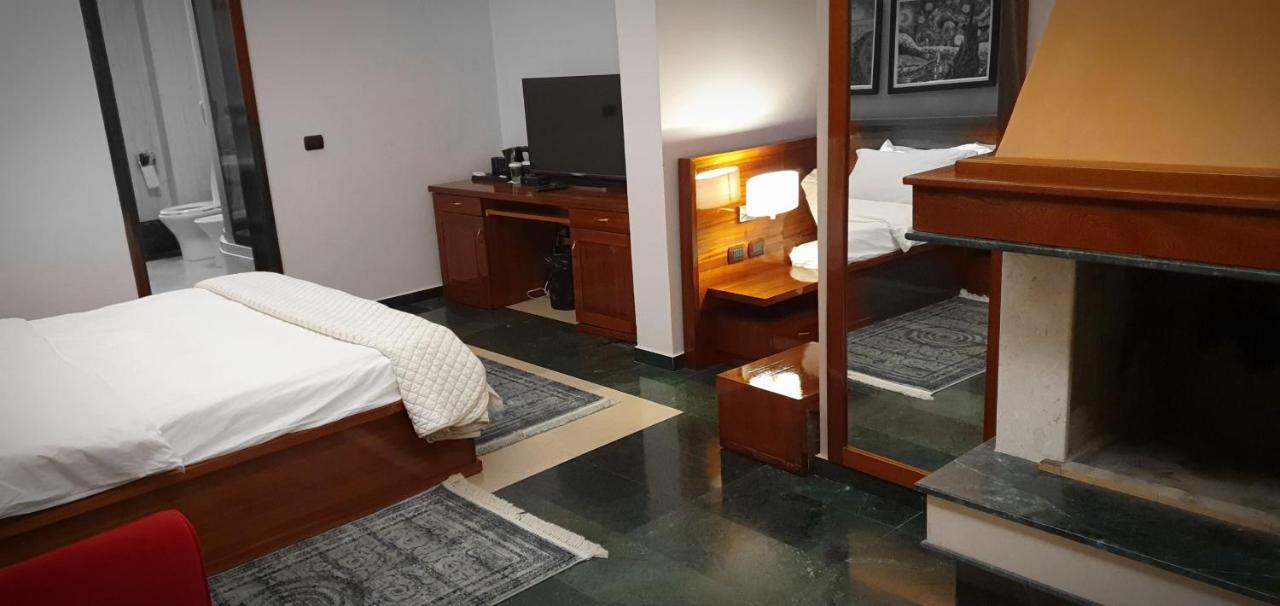 Nov Hotel Тирана Экстерьер фото