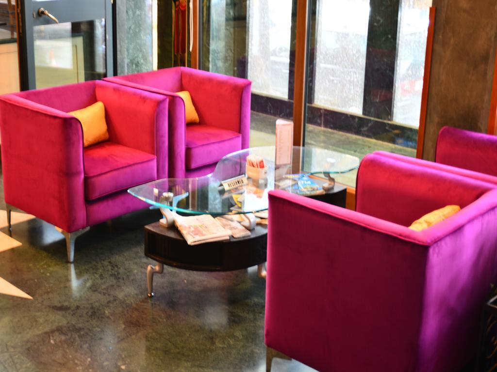 Nov Hotel Тирана Экстерьер фото
